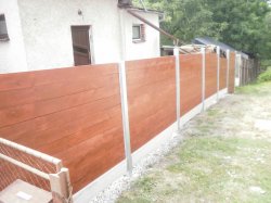 Sloupky a dřevěný plot Michalkovice
